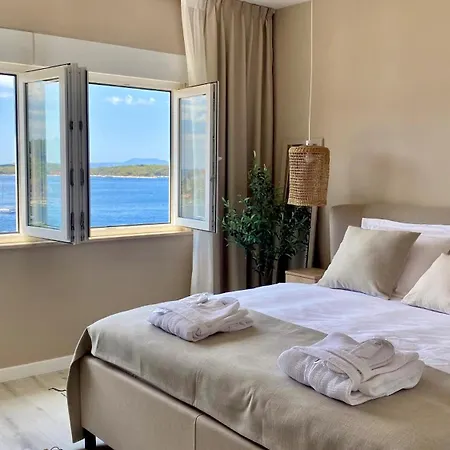 Up&Above ,New Luxury Apt, Steps From Beach And Old Town Hvar Town Exterior photo