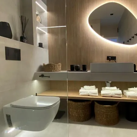 Up&Above ,New Luxury Apt, Steps From Beach And Old Town Hvar Town Exterior photo