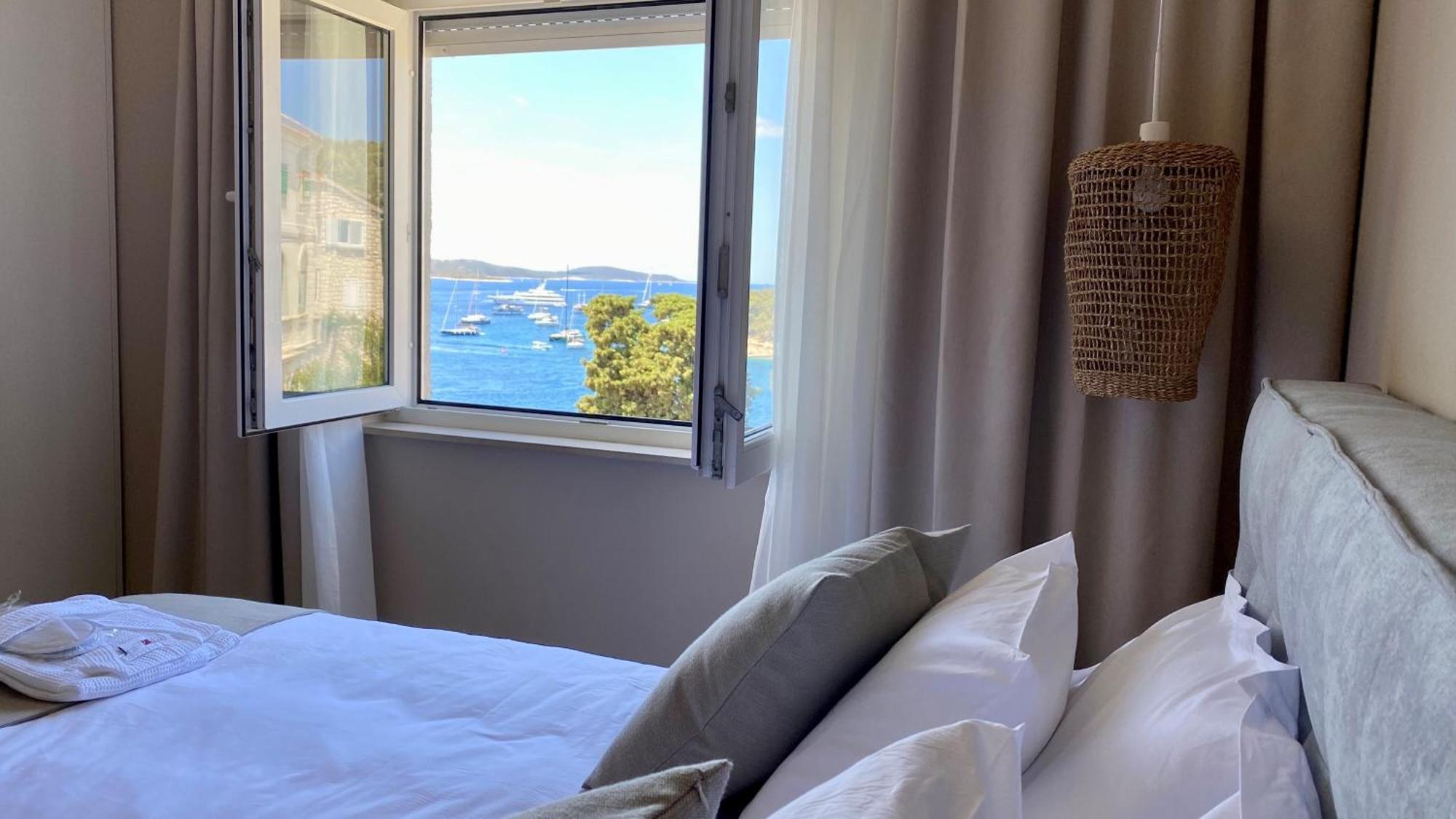 Apartment Up&above ,new Luxury Apt, Steps From And Old Town Hvar Town