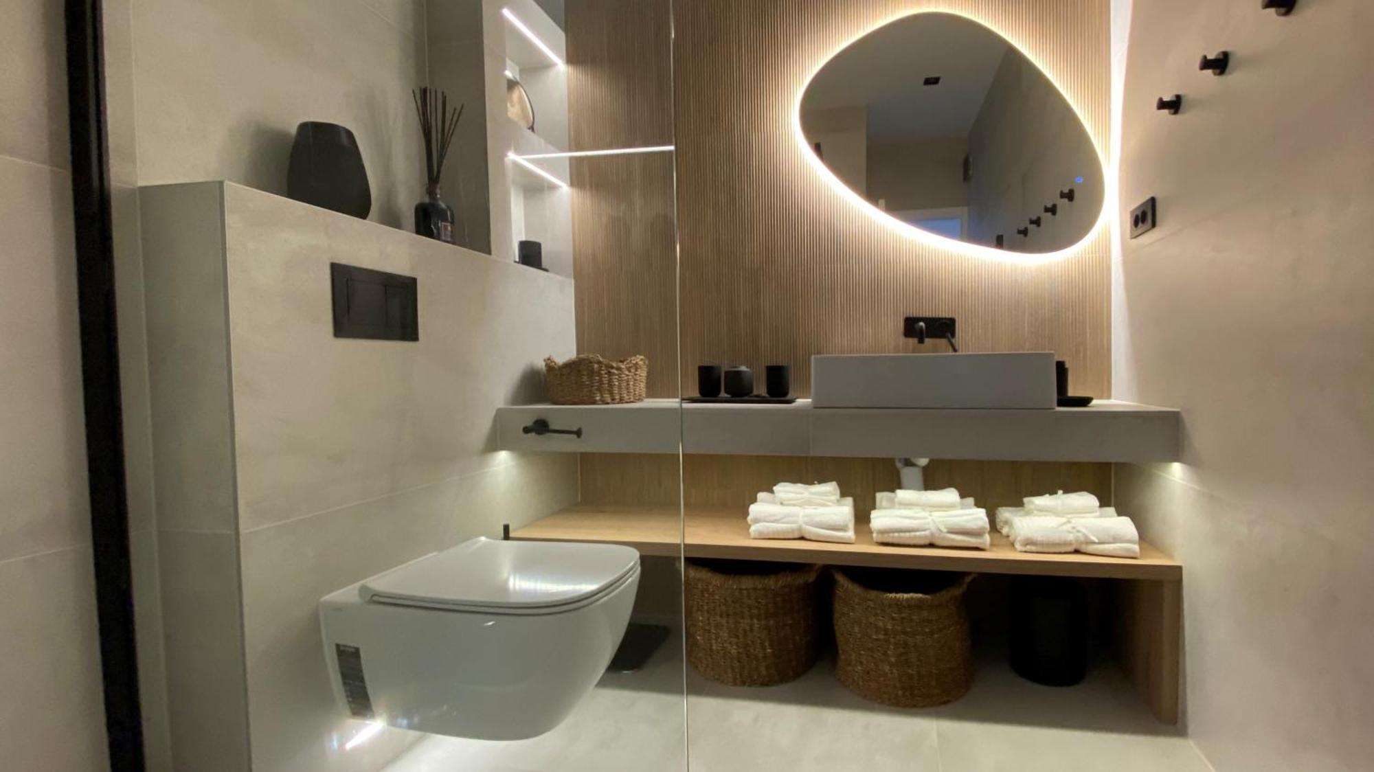 Up&above ,new Luxury Apt, Steps From And Old Town Hvar Town