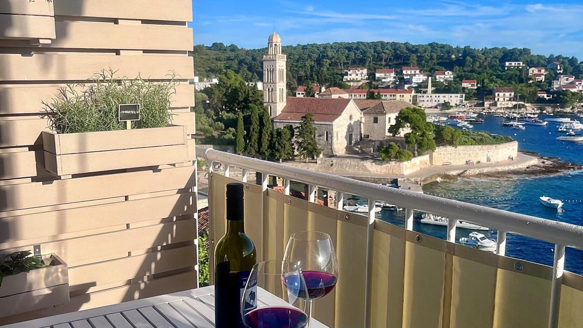 Up&above ,new Luxury Apt, Steps From And Old Town Apartment Hvar Town