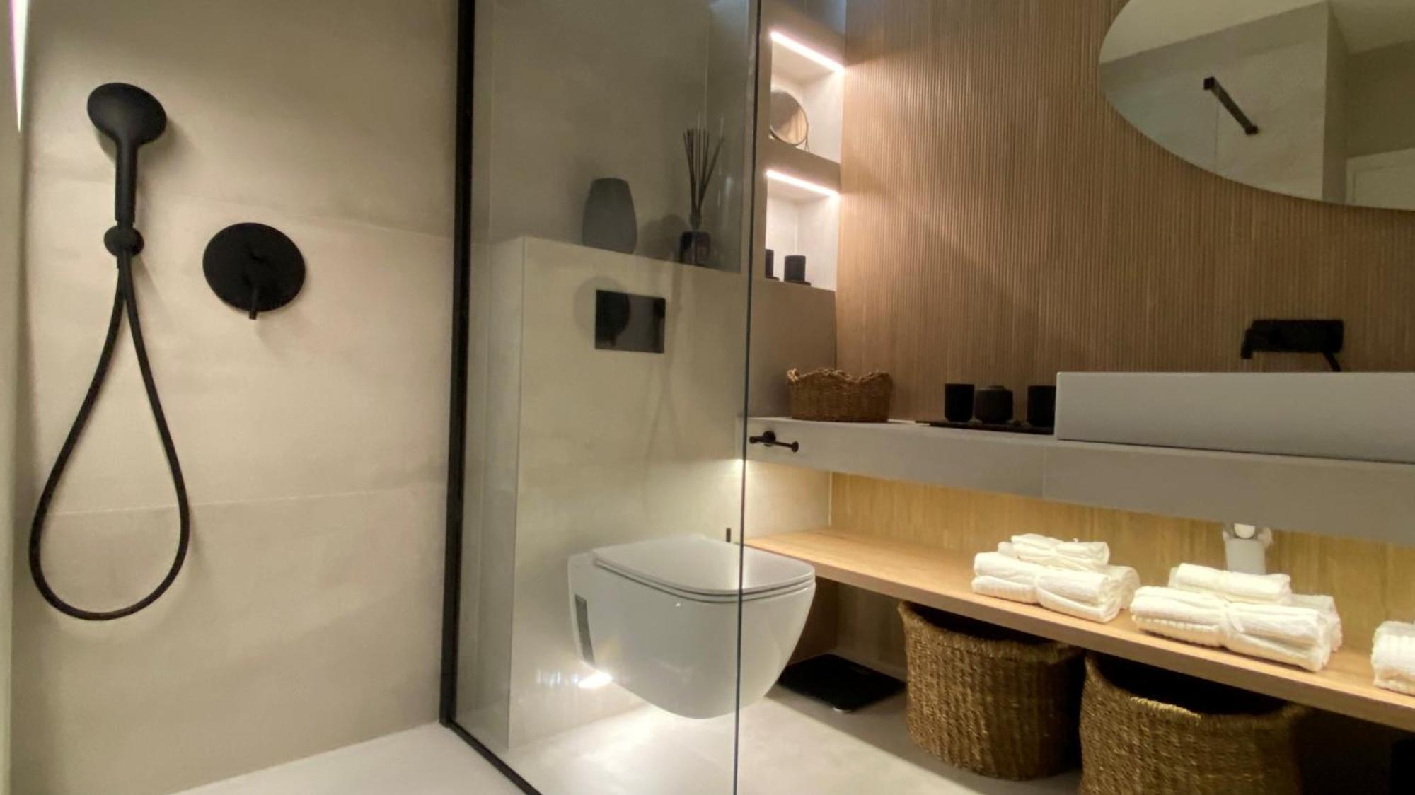Up&above ,new Luxury Apt, Steps From And Old Town