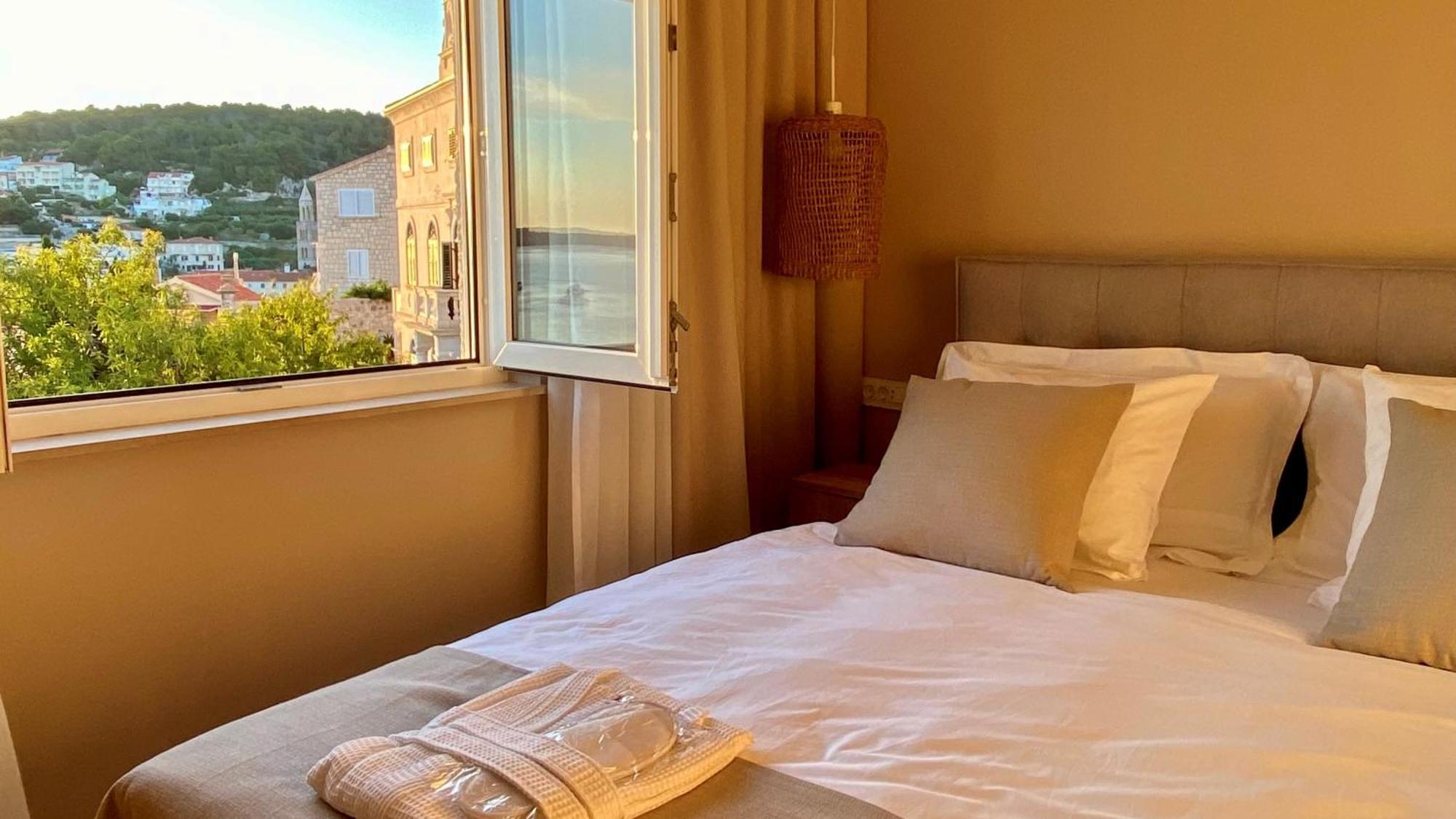 Up&above ,new Luxury Apt, Steps From And Old Town Apartment Hvar Town