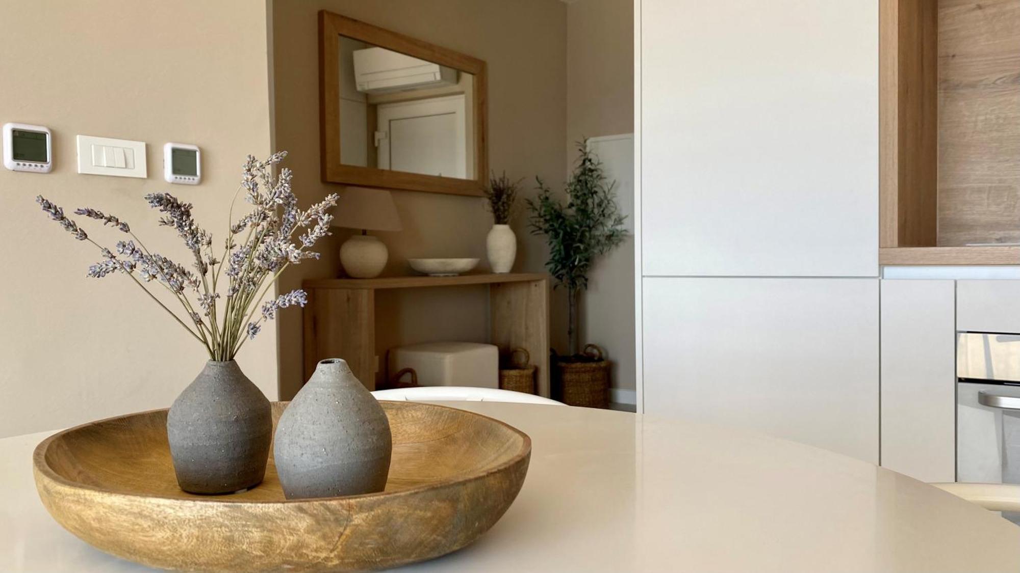 Up&above ,new Luxury Apt, Steps From And Old Town Apartment