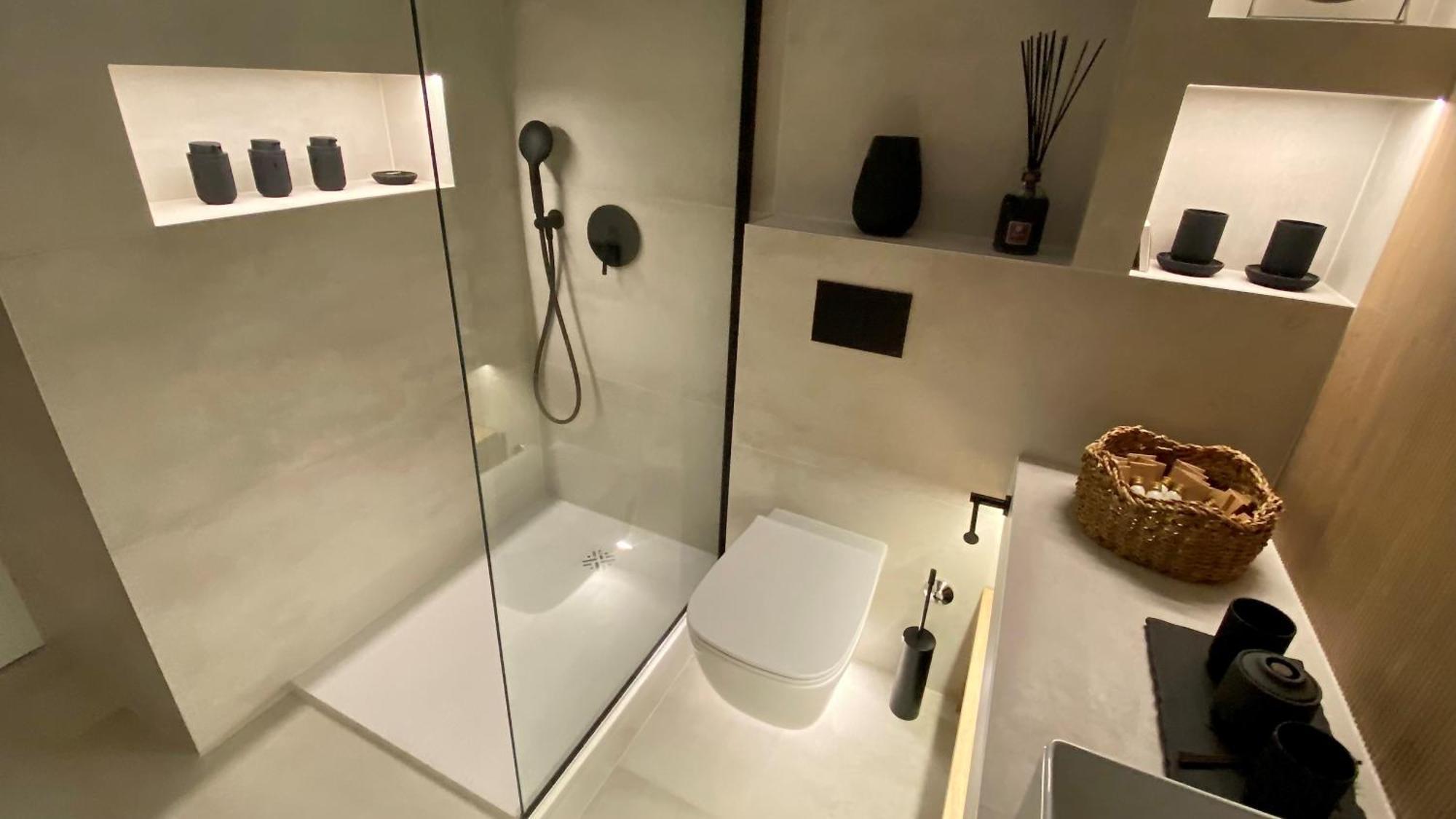 Up&above ,new Luxury Apt, Steps From And Old Town