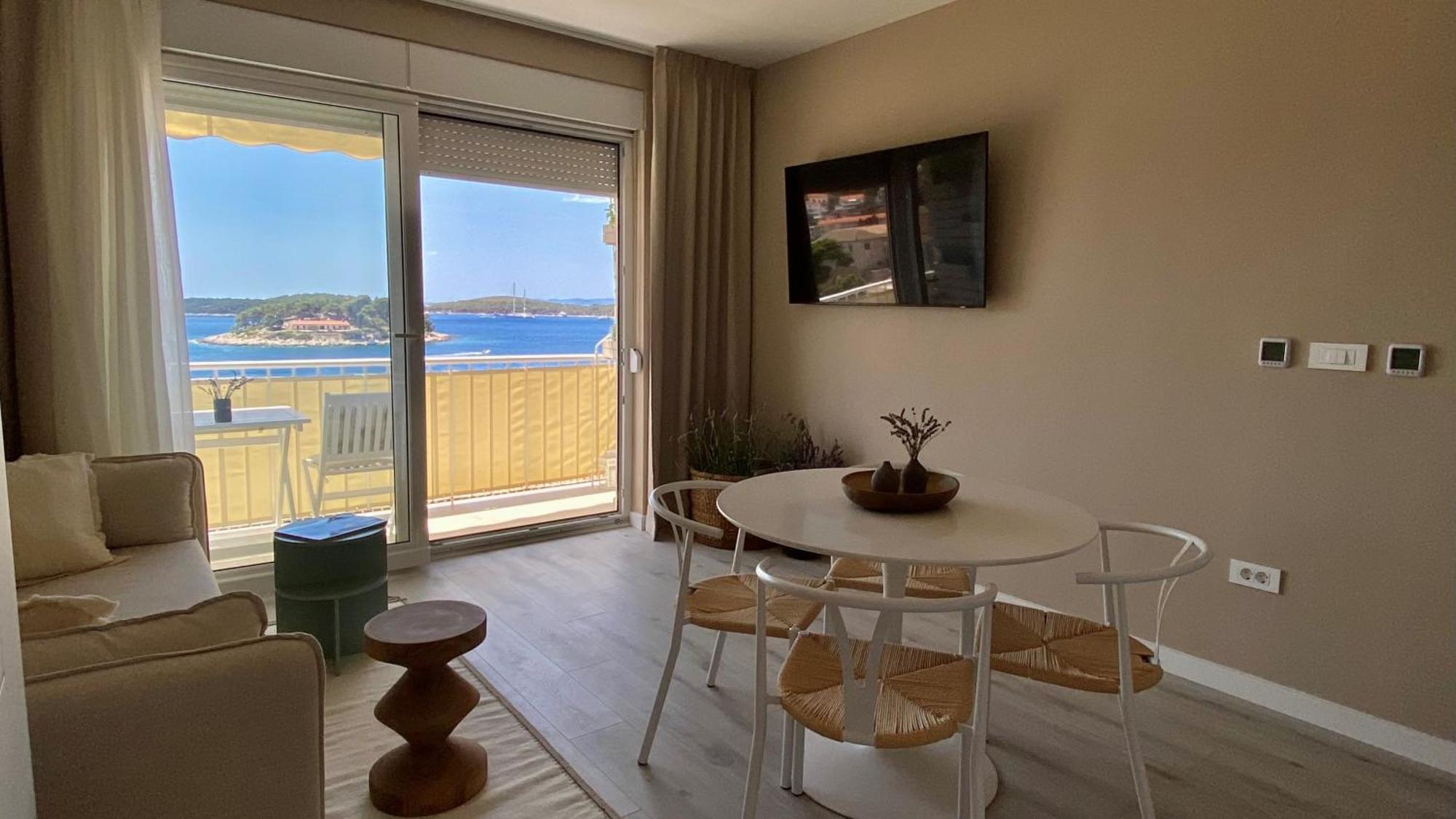 Apartment Up&above ,new Luxury Apt, Steps From And Old Town