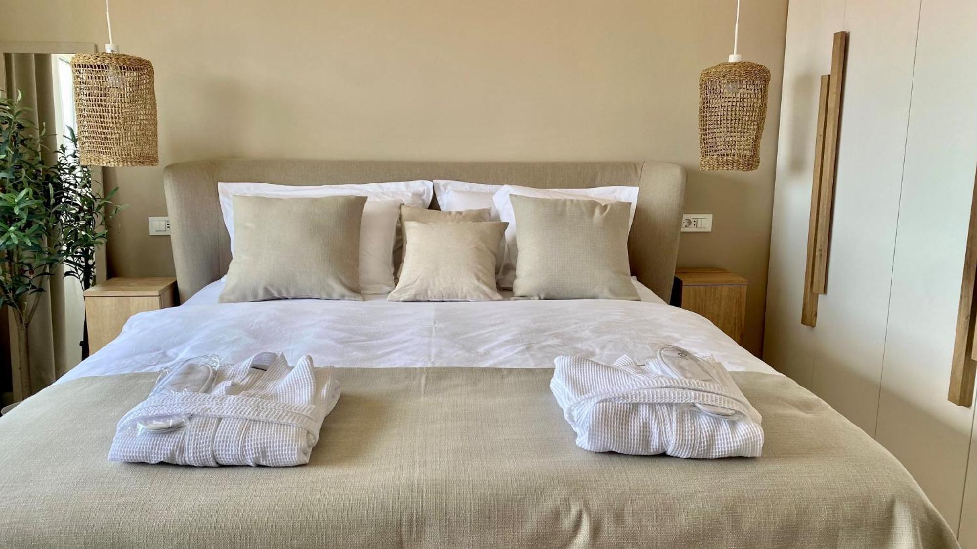 Up&above ,new Luxury Apt, Steps From And Old Town Apartment *