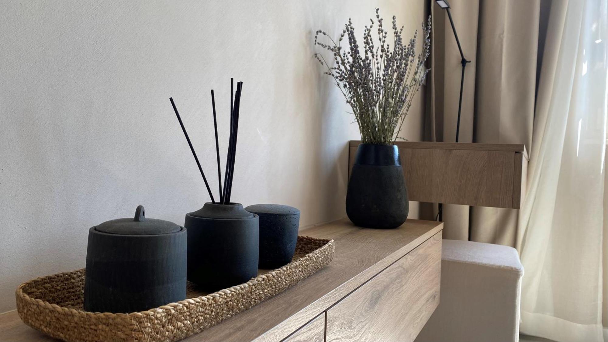 Up&above ,new Luxury Apt, Steps From And Old Town Apartment